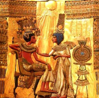 Akhenaten and Nefertiti bathed in the light of the Aten